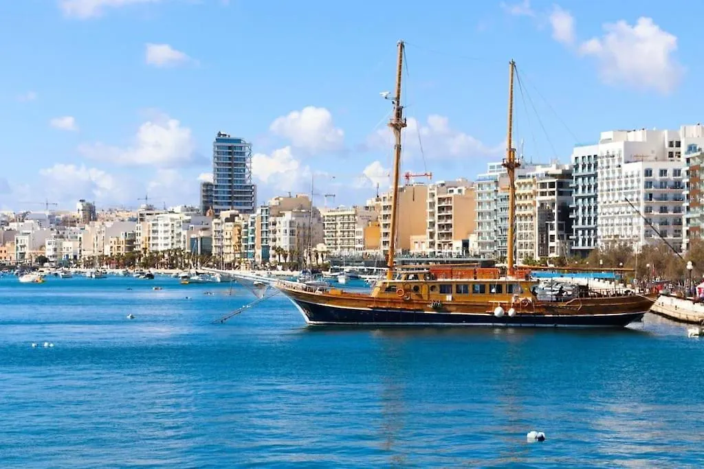 Prime Location Seaview Lux Apartment Sliema
