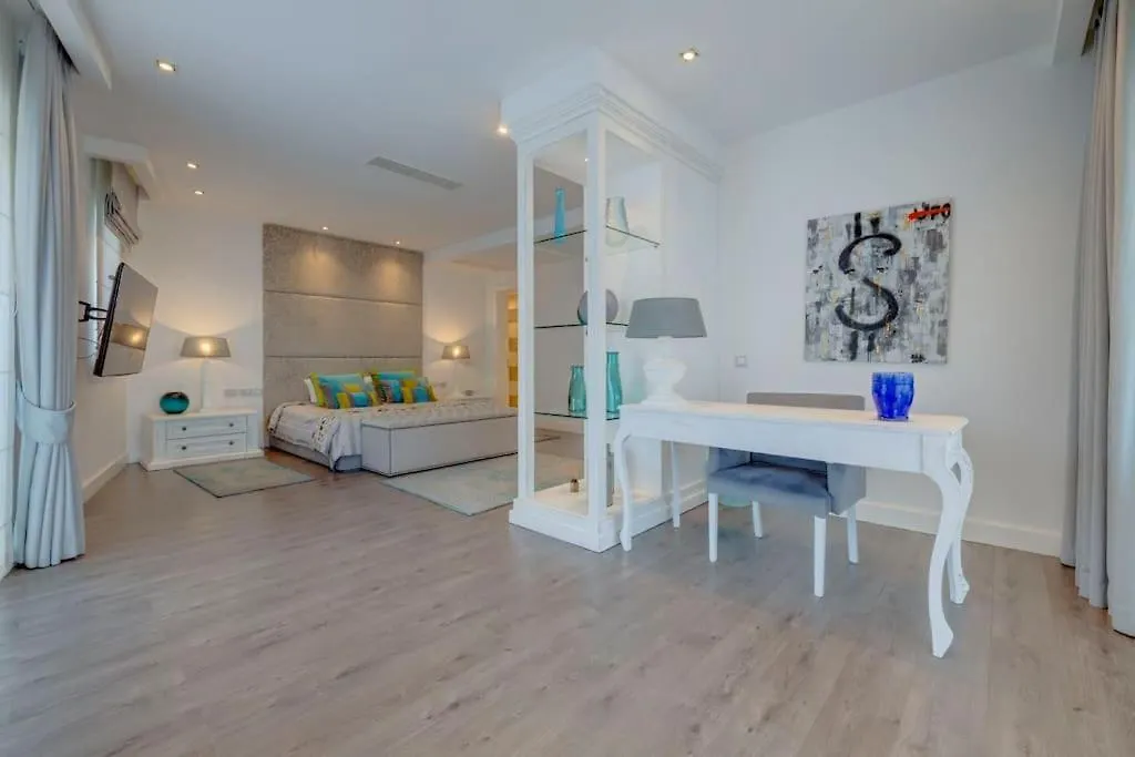 Prime Location Seaview Lux Apartment Sliema