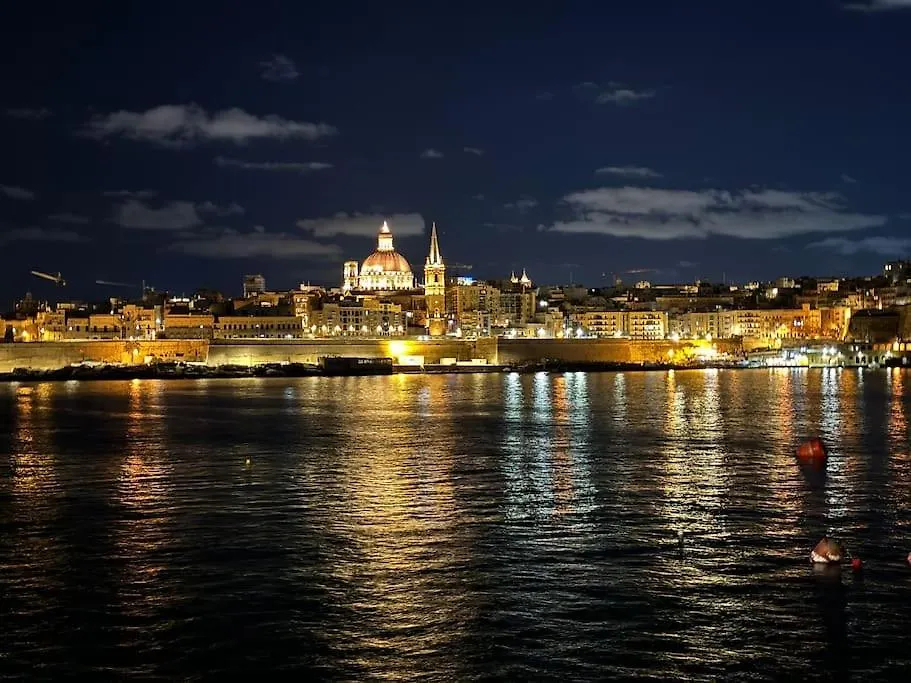 Prime Location Seaview Lux Apartment Sliema